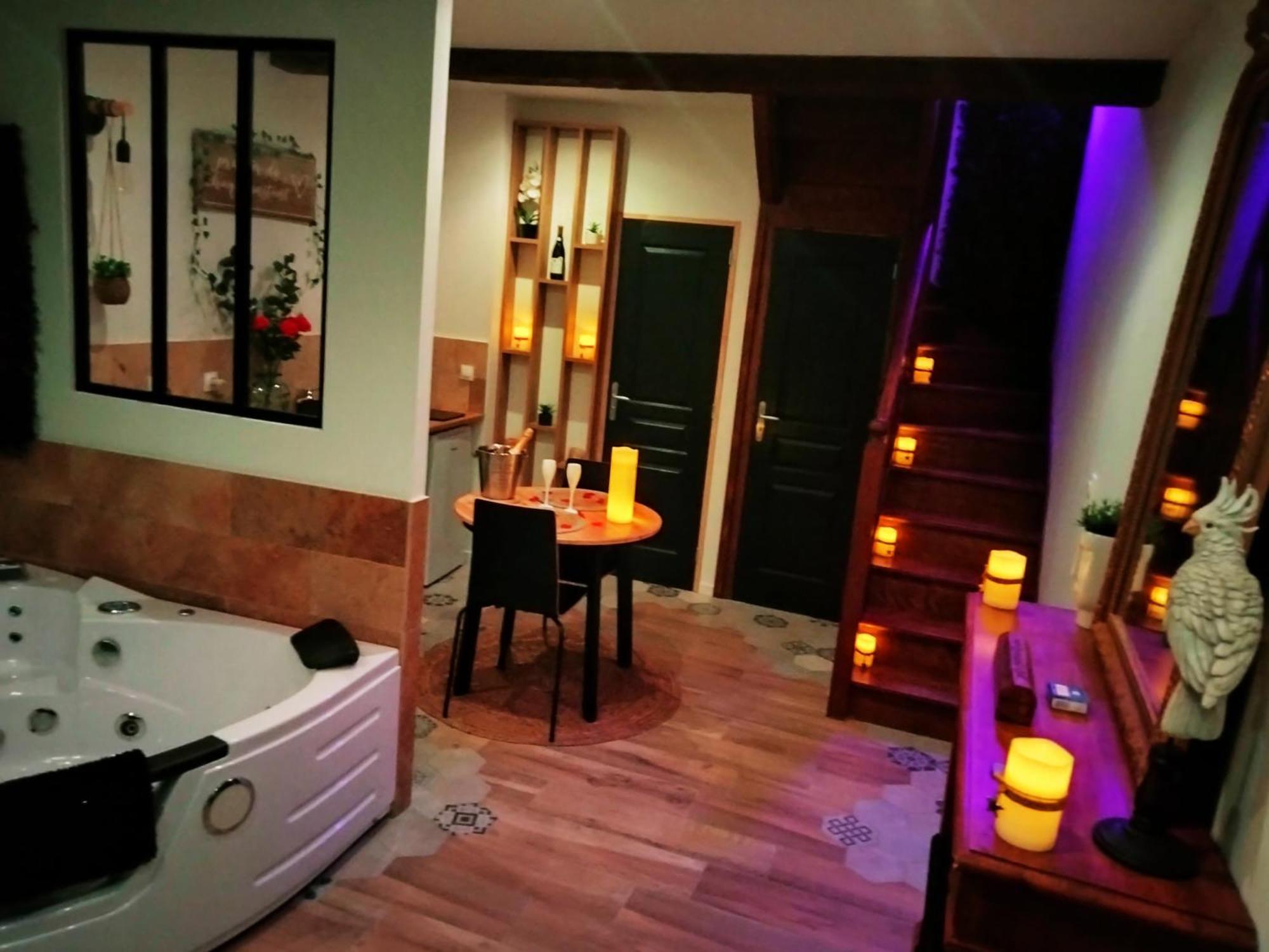Maison Prestige Le Donjon Des Plaisirs Jacuzzi Montluel Екстериор снимка