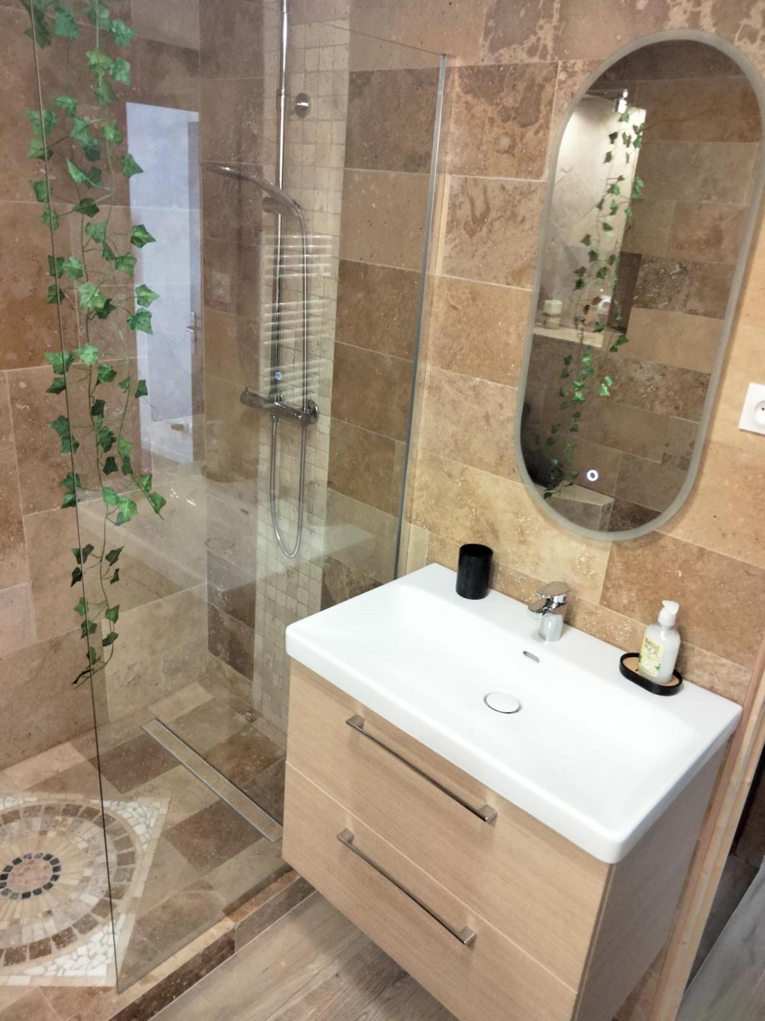 Maison Prestige Le Donjon Des Plaisirs Jacuzzi Montluel Екстериор снимка